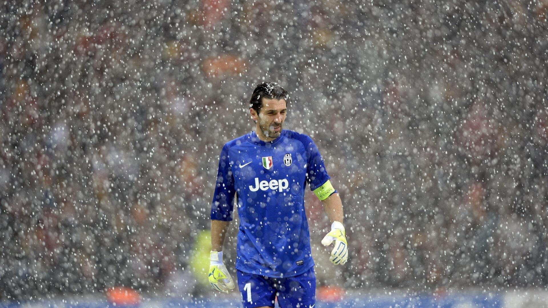 德天空独家，弗赖堡前锋阿达穆即将离队，500万欧元转会费引发多队争夺