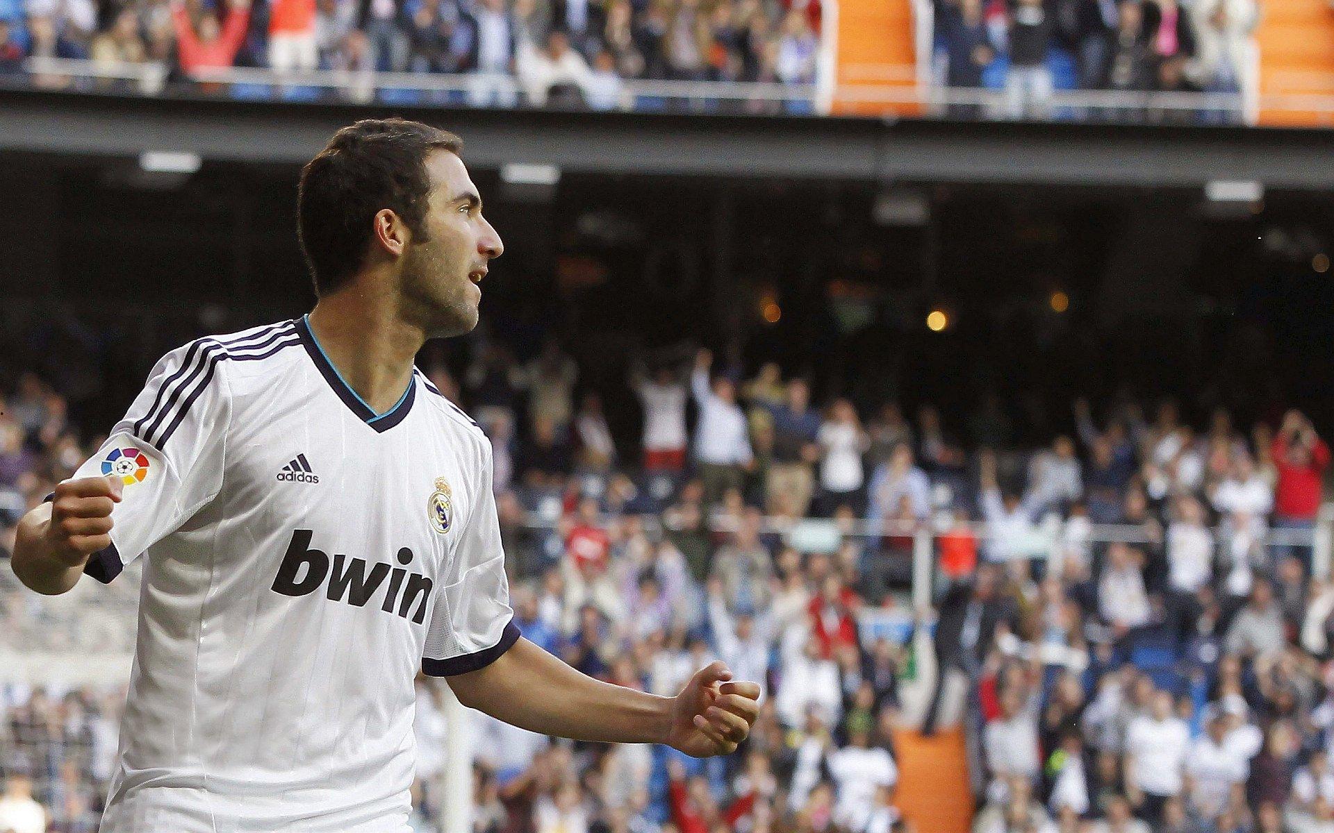 德国队欧洲杯失利引争议，勒夫坦言机会流失，巴拉克批评临场调整迟缓